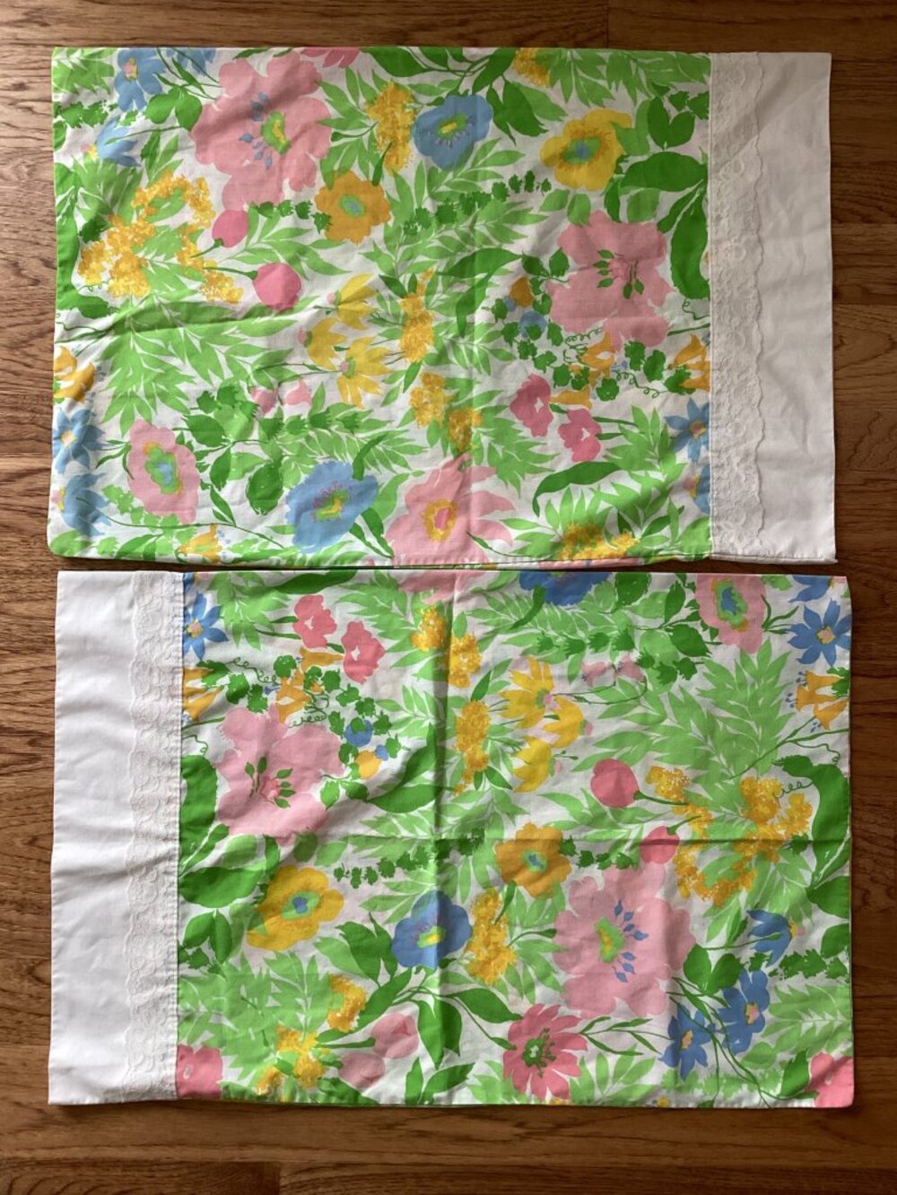 VTG 60s 70s Fashion Manor Retro Floral Standard Pillowcases Set of 2 Lace Trim
